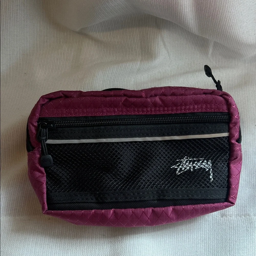 Stussy Diamond Ripstop Pouch Berry - Picture 1 of 14